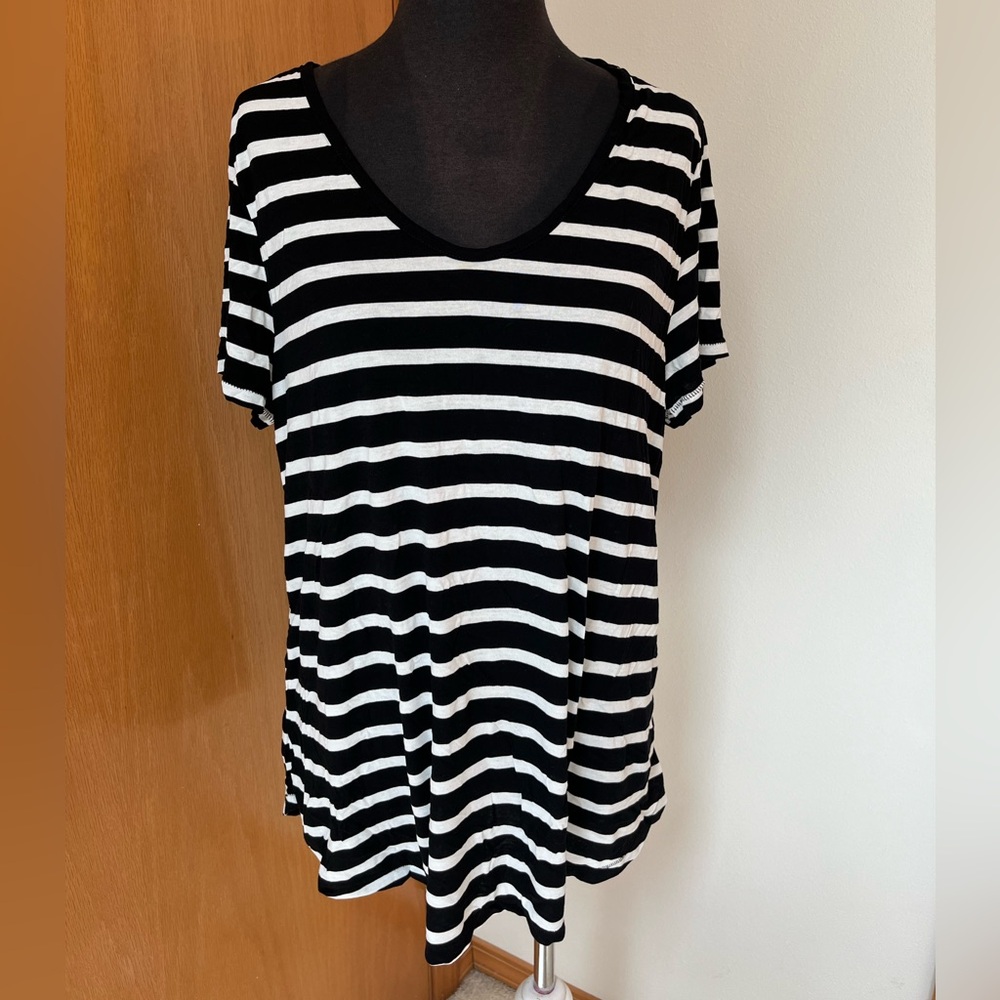 H&M 100% LivaEco Viscose T-shirt NWT Women’s XL scoop neck striped soft cozy